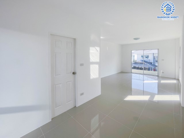 *****บ้านเดี่ยวมือสอง ม.แพลทฟอร์มออคิดพาร์ค บางนา-ตราด หลังมุม เนื้อที่ 79.6 ตร.ว. ฟังก์ชัน 3 ห้องนอน 2 ห้องน้ำ 2 ที่จอด บนทำเลเดินทางสะดวก เชื่อมต่อถนนบางนา-ตราด เข้าเมืองสะดวก ใกล้จุดขึ้นทางด่วน "บูรพาวิถี"